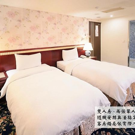 Kiwi Hotel Mrt Wenxin Branch Taichung Luaran gambar