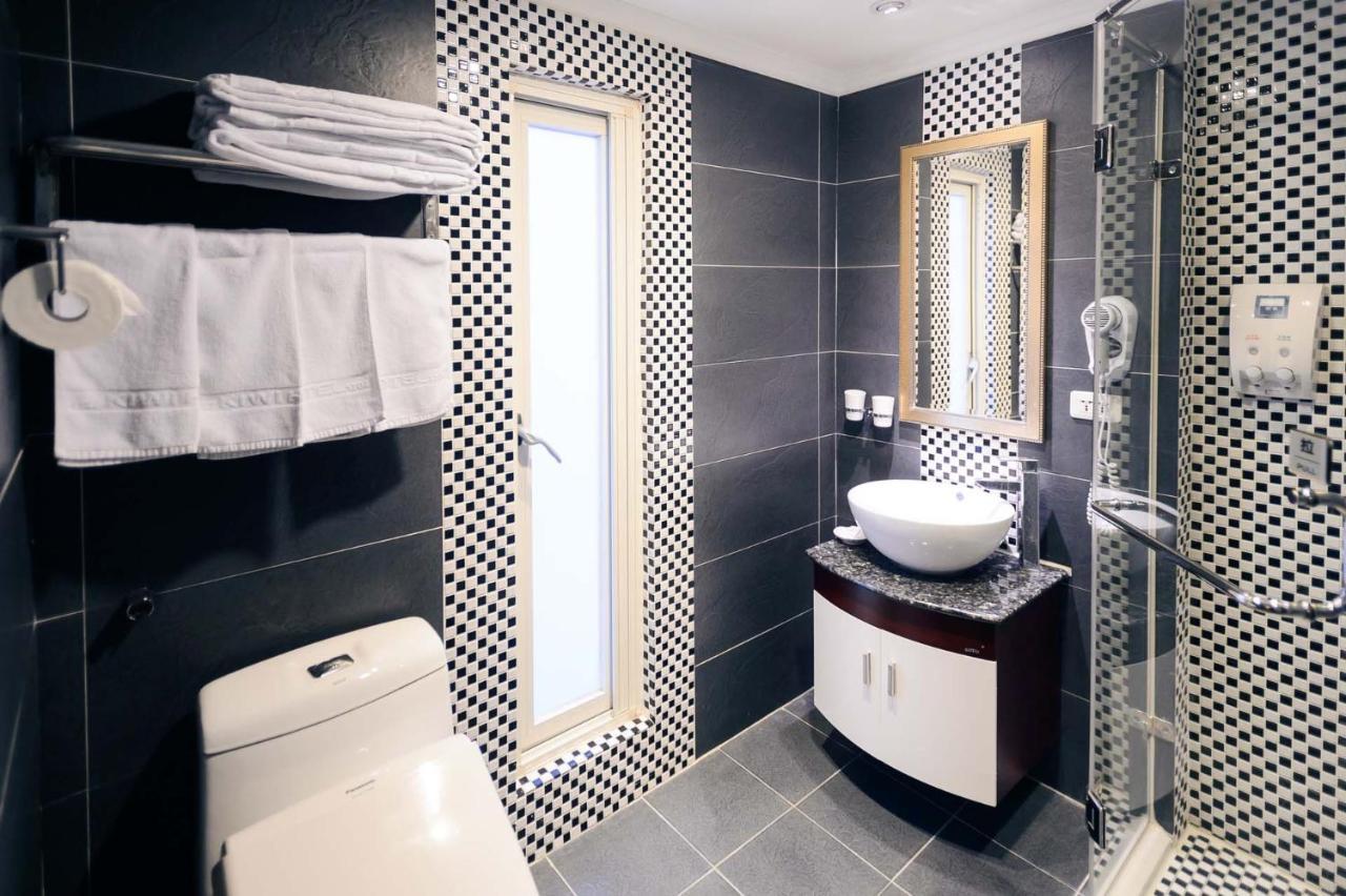 Kiwi Hotel Mrt Wenxin Branch Taichung Luaran gambar
