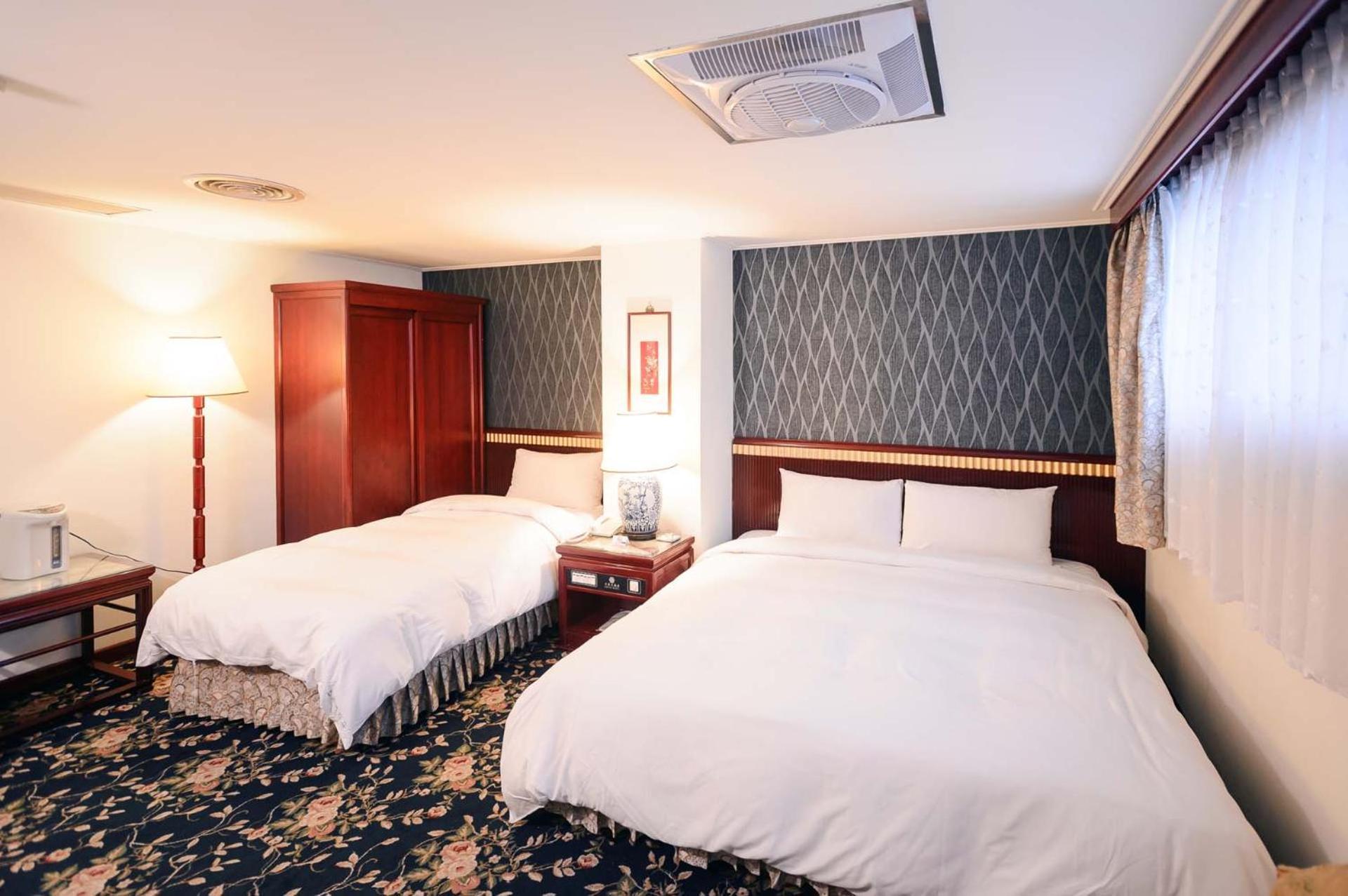 Kiwi Hotel Mrt Wenxin Branch Taichung Luaran gambar