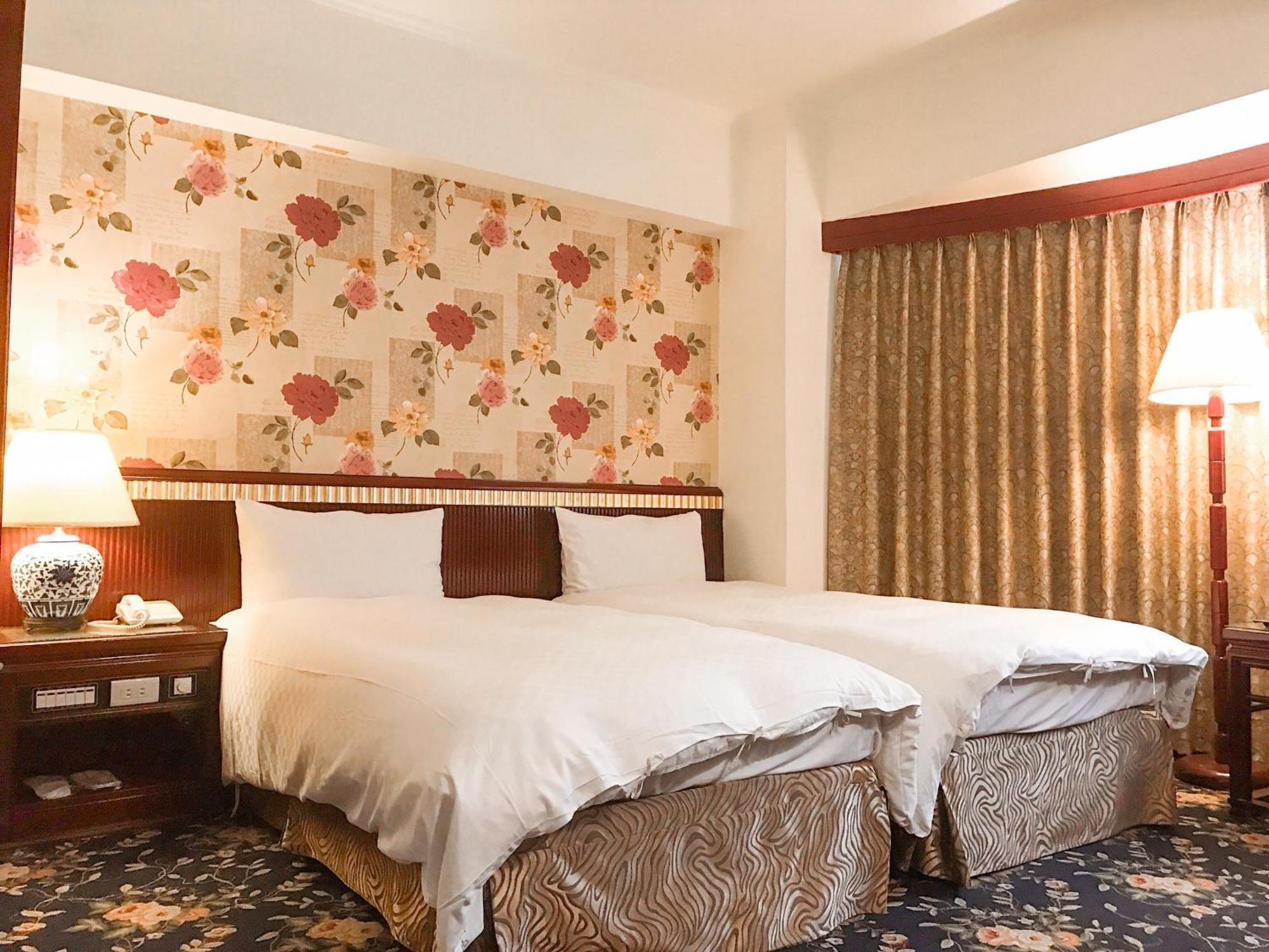 Kiwi Hotel Mrt Wenxin Branch Taichung Luaran gambar