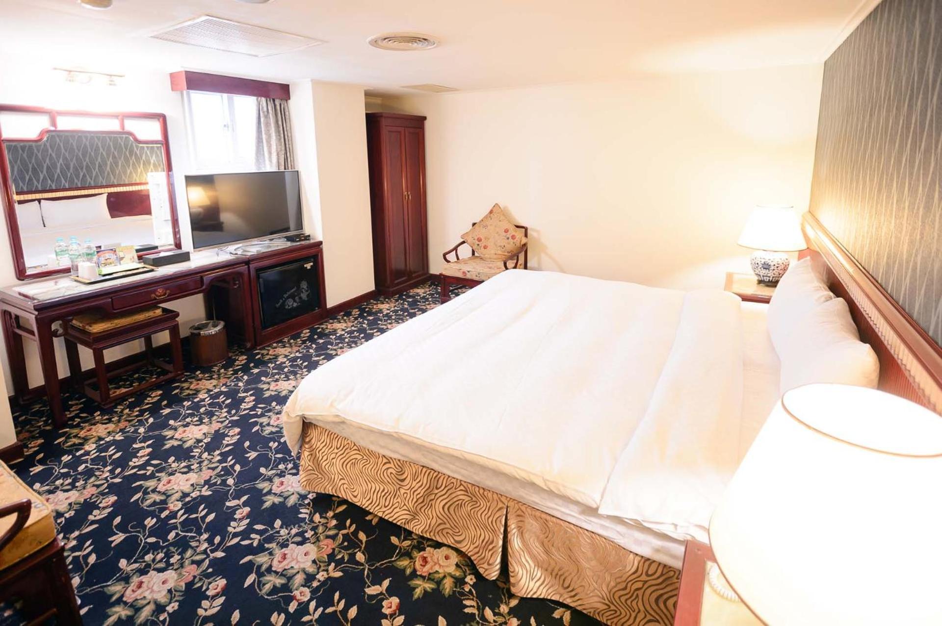 Kiwi Hotel Mrt Wenxin Branch Taichung Luaran gambar