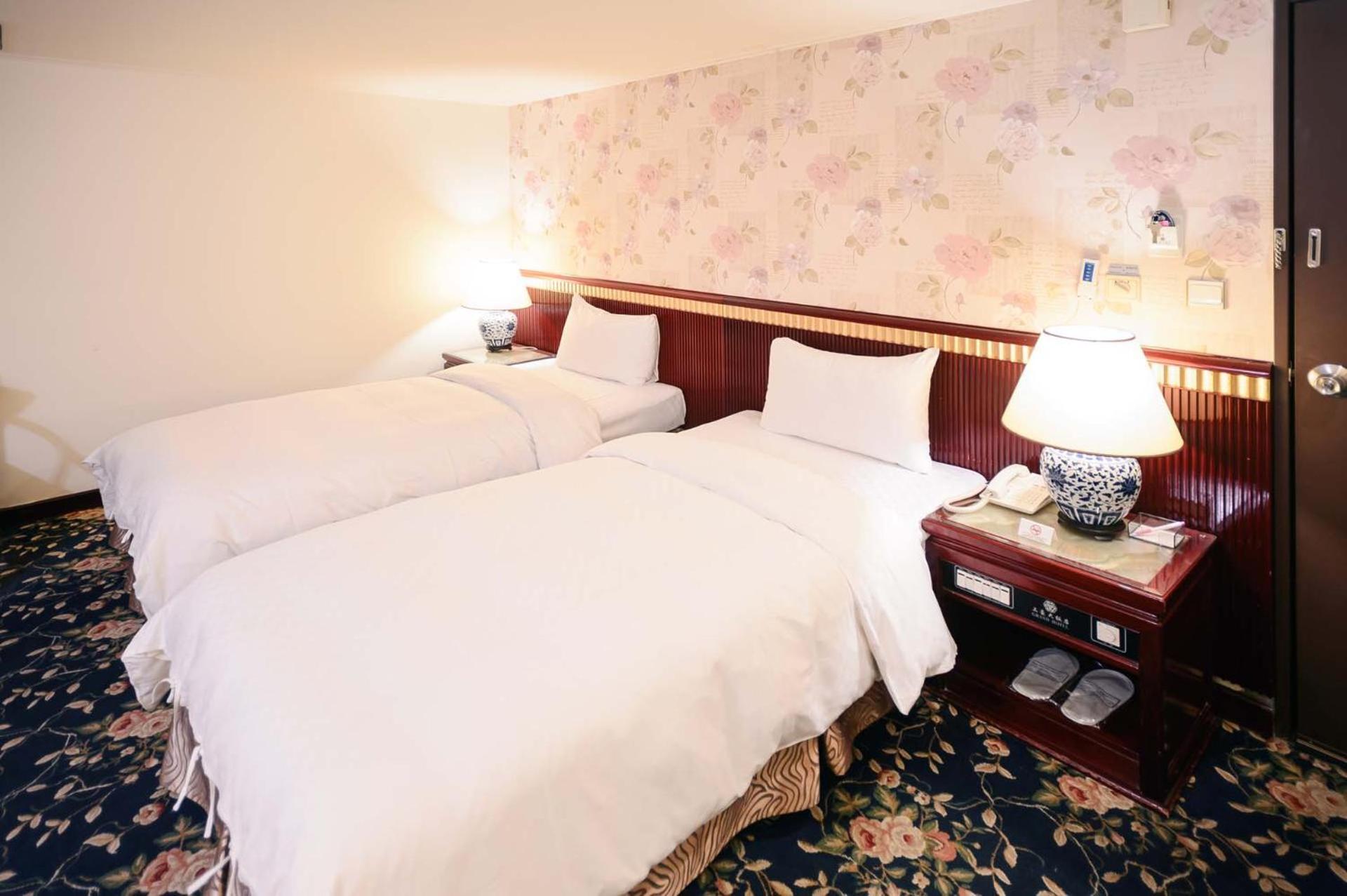 Kiwi Hotel Mrt Wenxin Branch Taichung Luaran gambar
