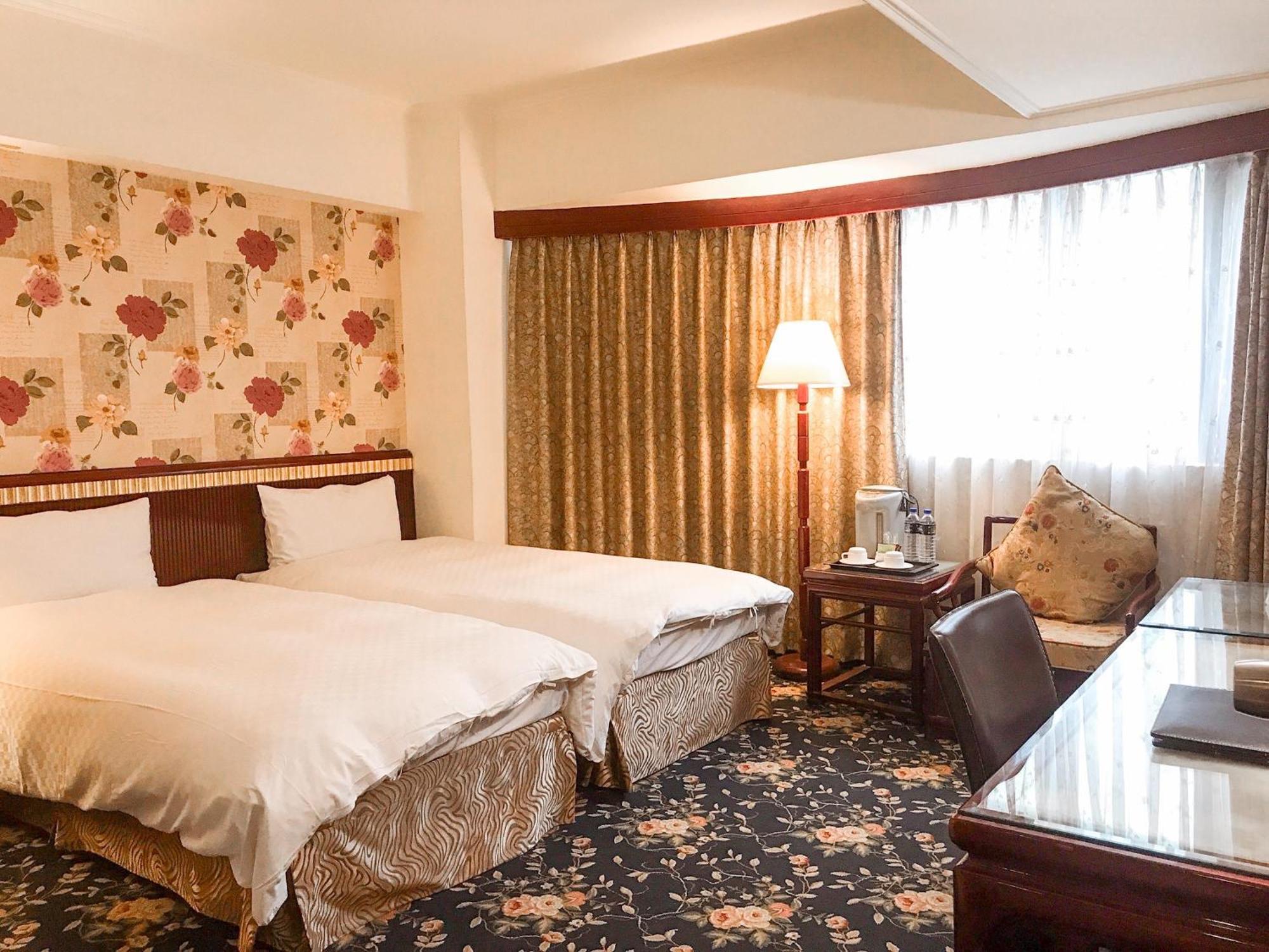 Kiwi Hotel Mrt Wenxin Branch Taichung Luaran gambar