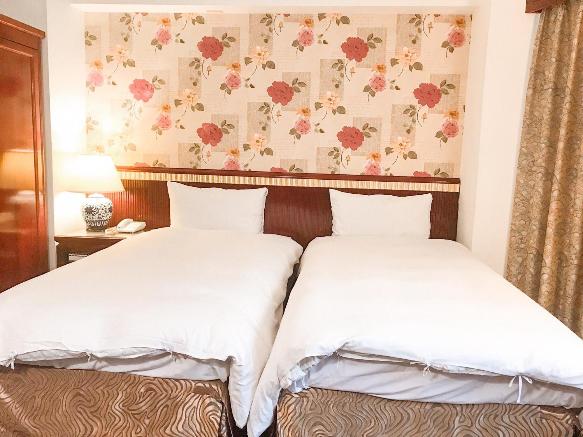 Kiwi Hotel Mrt Wenxin Branch Taichung Luaran gambar
