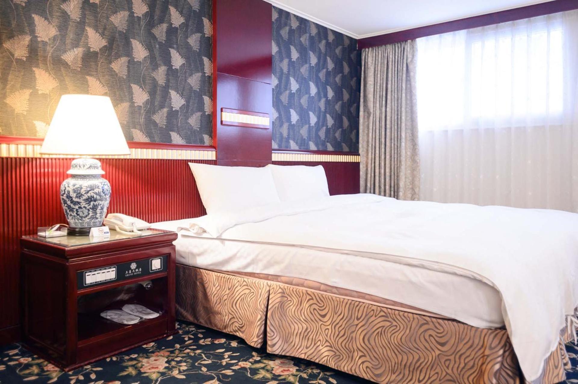 Kiwi Hotel Mrt Wenxin Branch Taichung Luaran gambar
