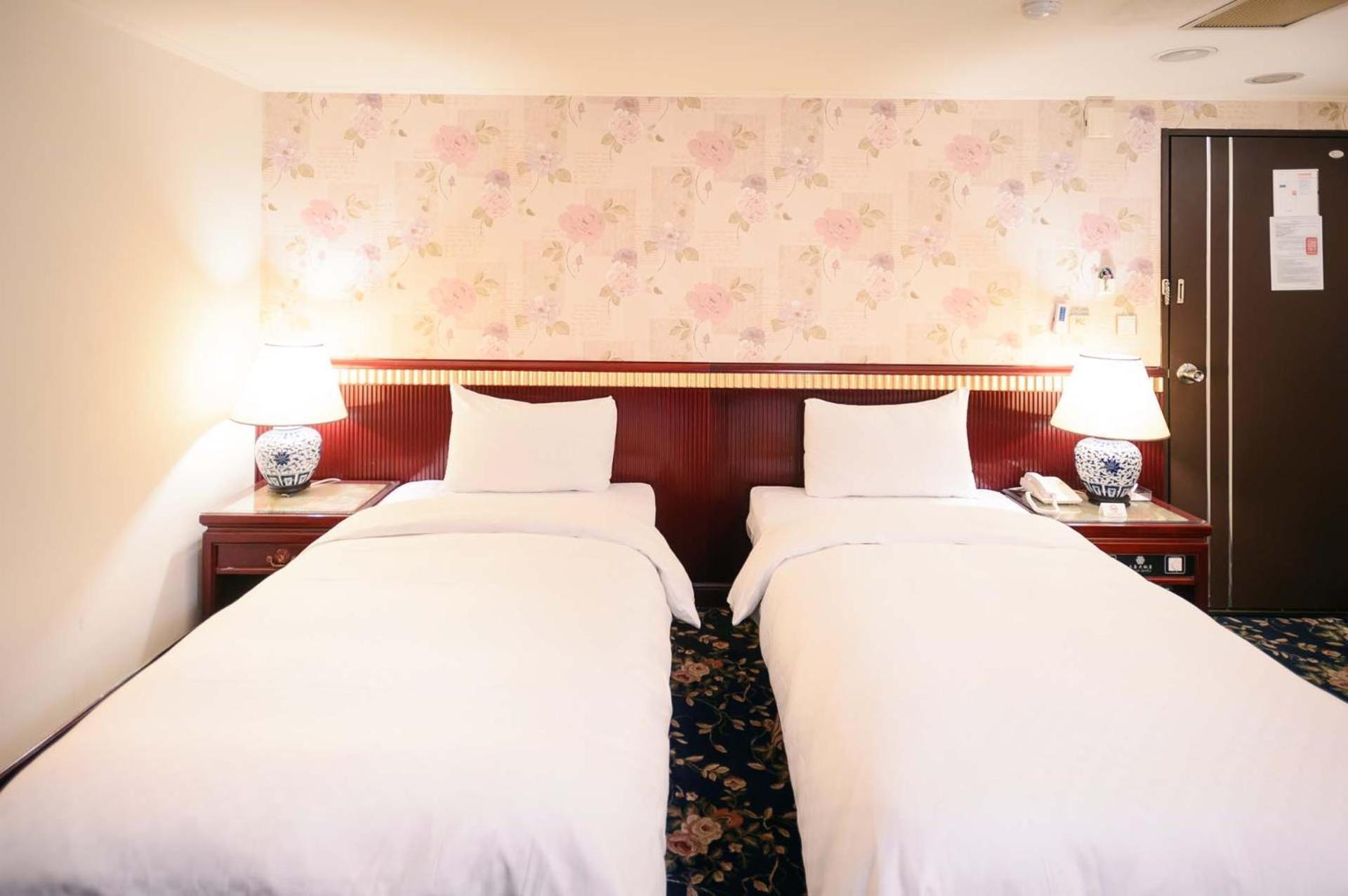 Kiwi Hotel Mrt Wenxin Branch Taichung Luaran gambar