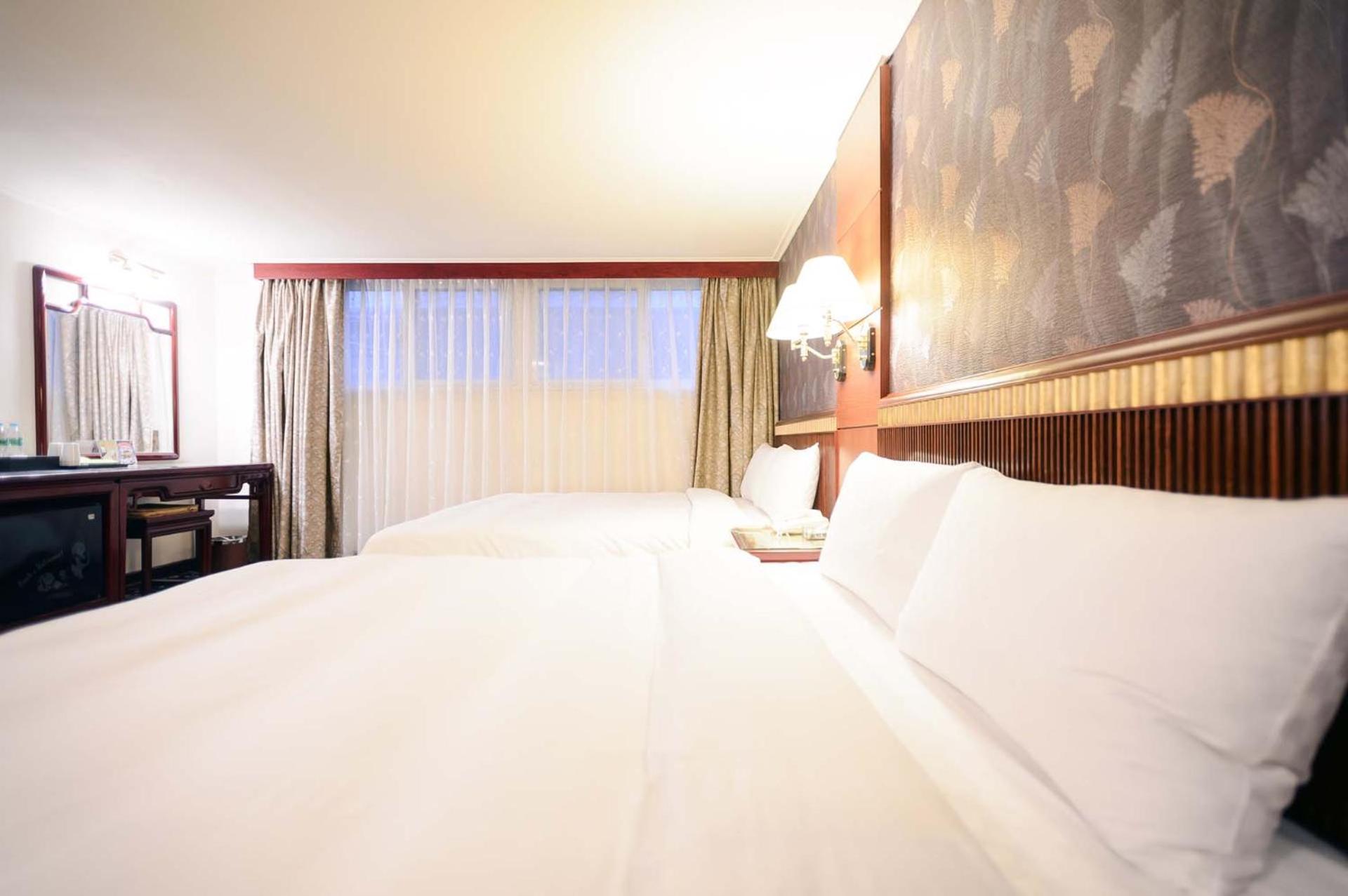 Kiwi Hotel Mrt Wenxin Branch Taichung Luaran gambar