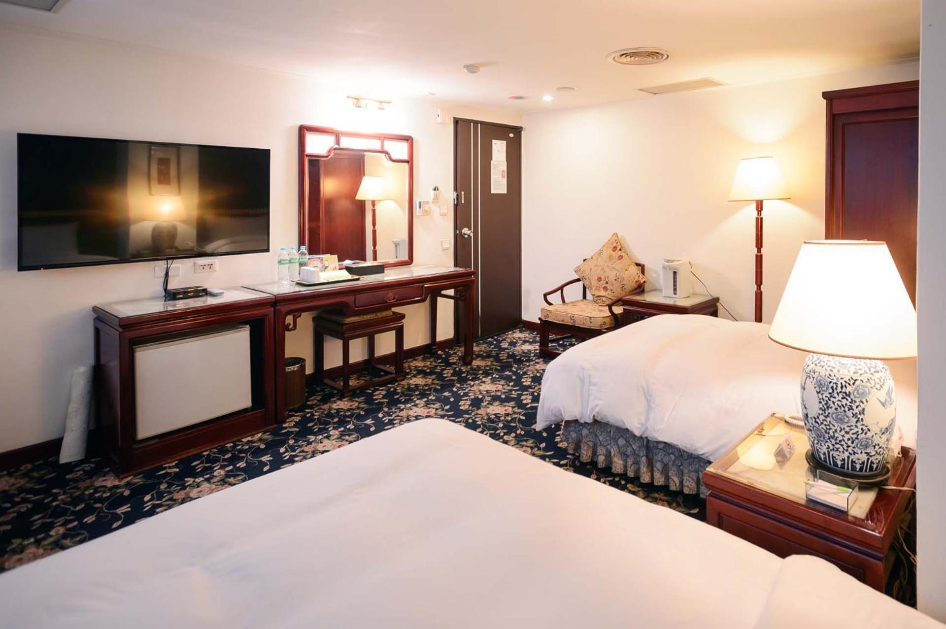 Kiwi Hotel Mrt Wenxin Branch Taichung Luaran gambar