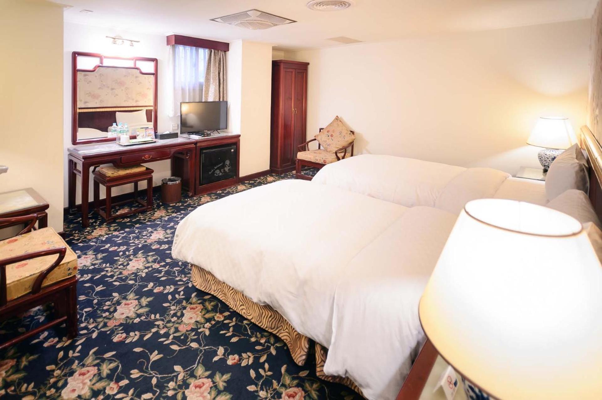 Kiwi Hotel Mrt Wenxin Branch Taichung Luaran gambar