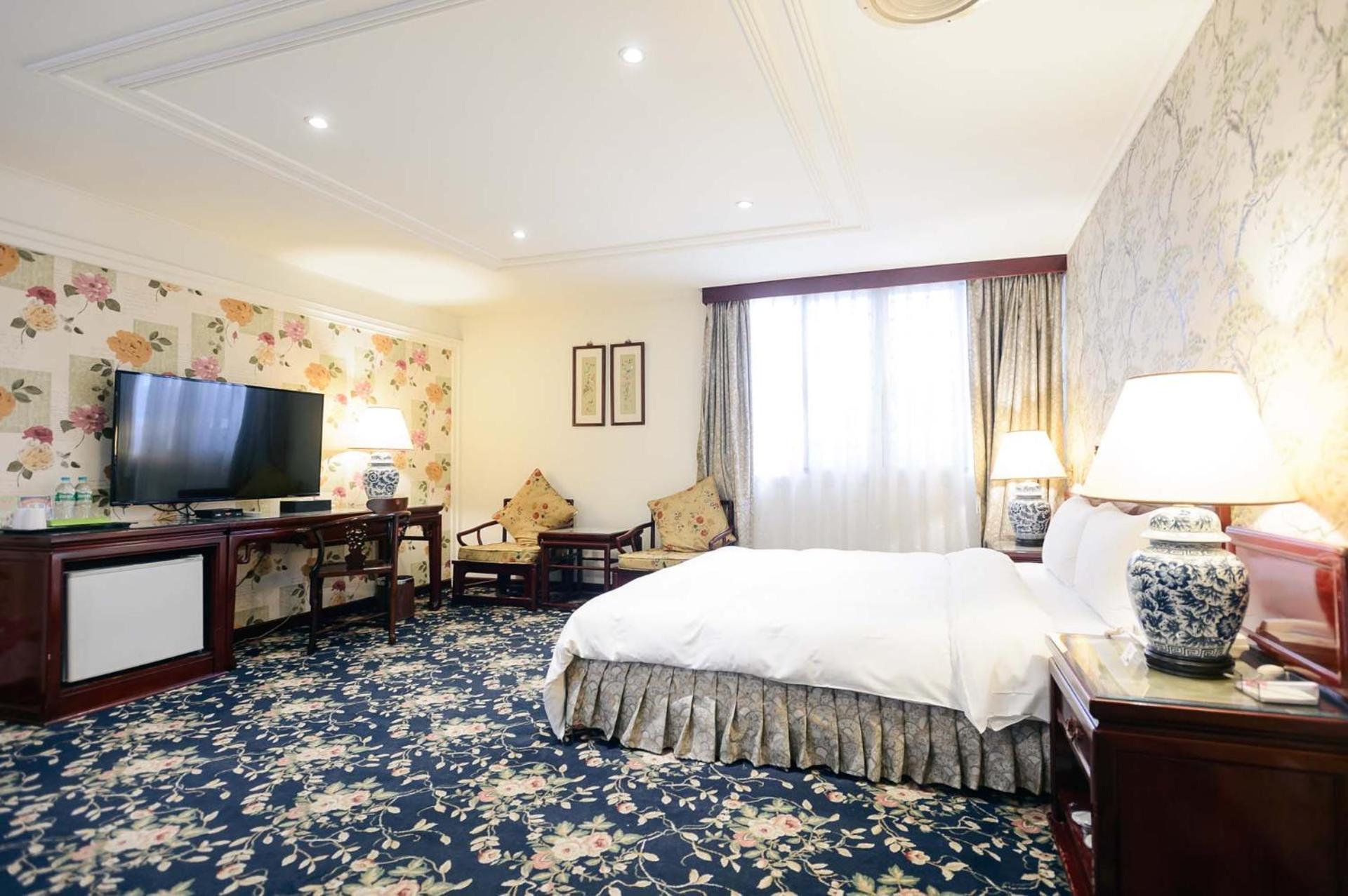 Kiwi Hotel Mrt Wenxin Branch Taichung Luaran gambar