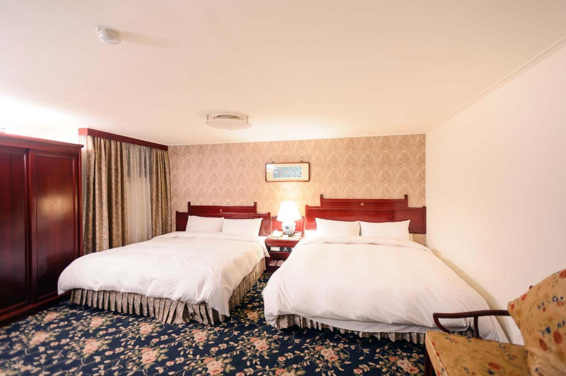 Kiwi Hotel Mrt Wenxin Branch Taichung Luaran gambar