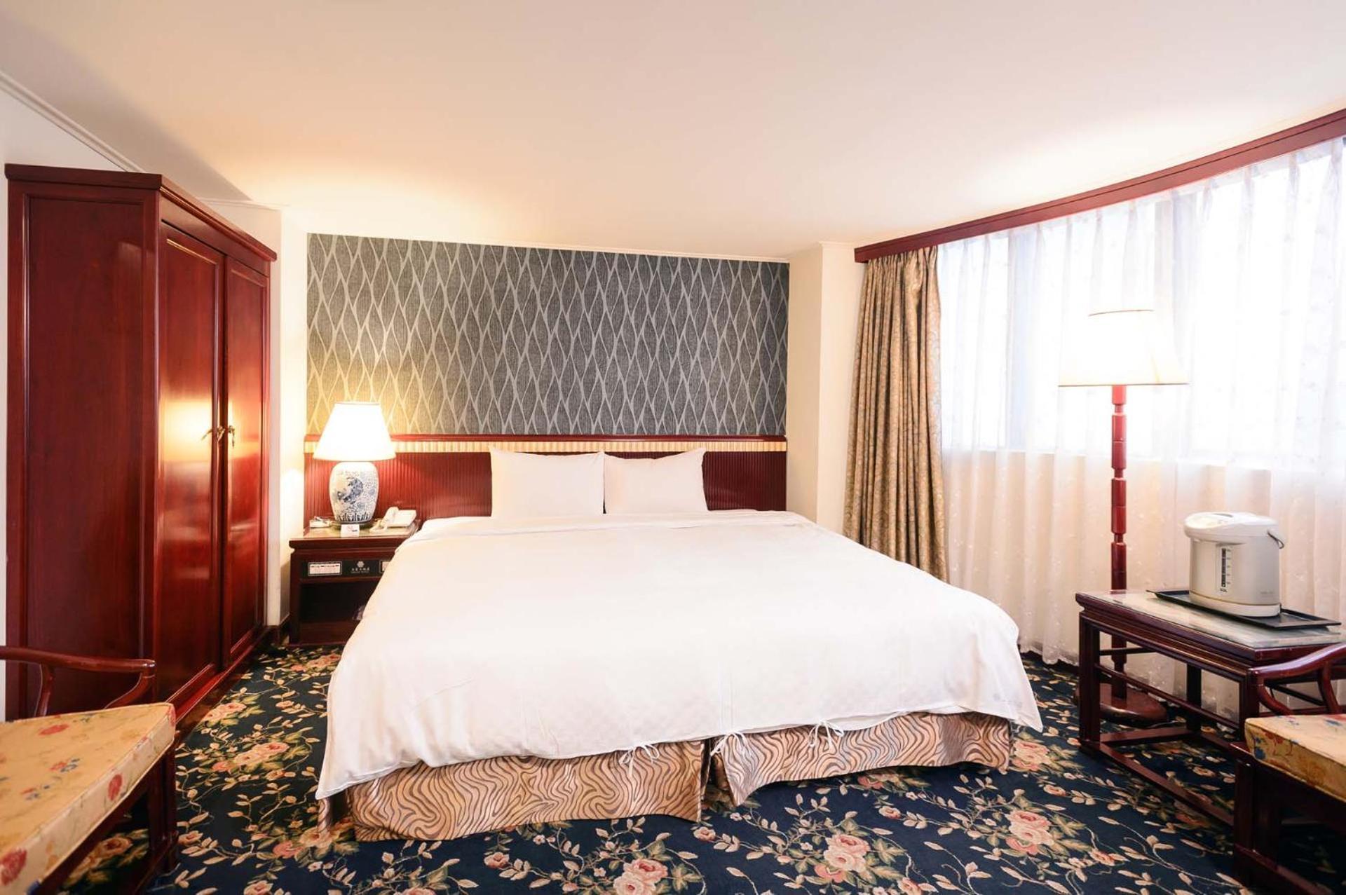 Kiwi Hotel Mrt Wenxin Branch Taichung Luaran gambar