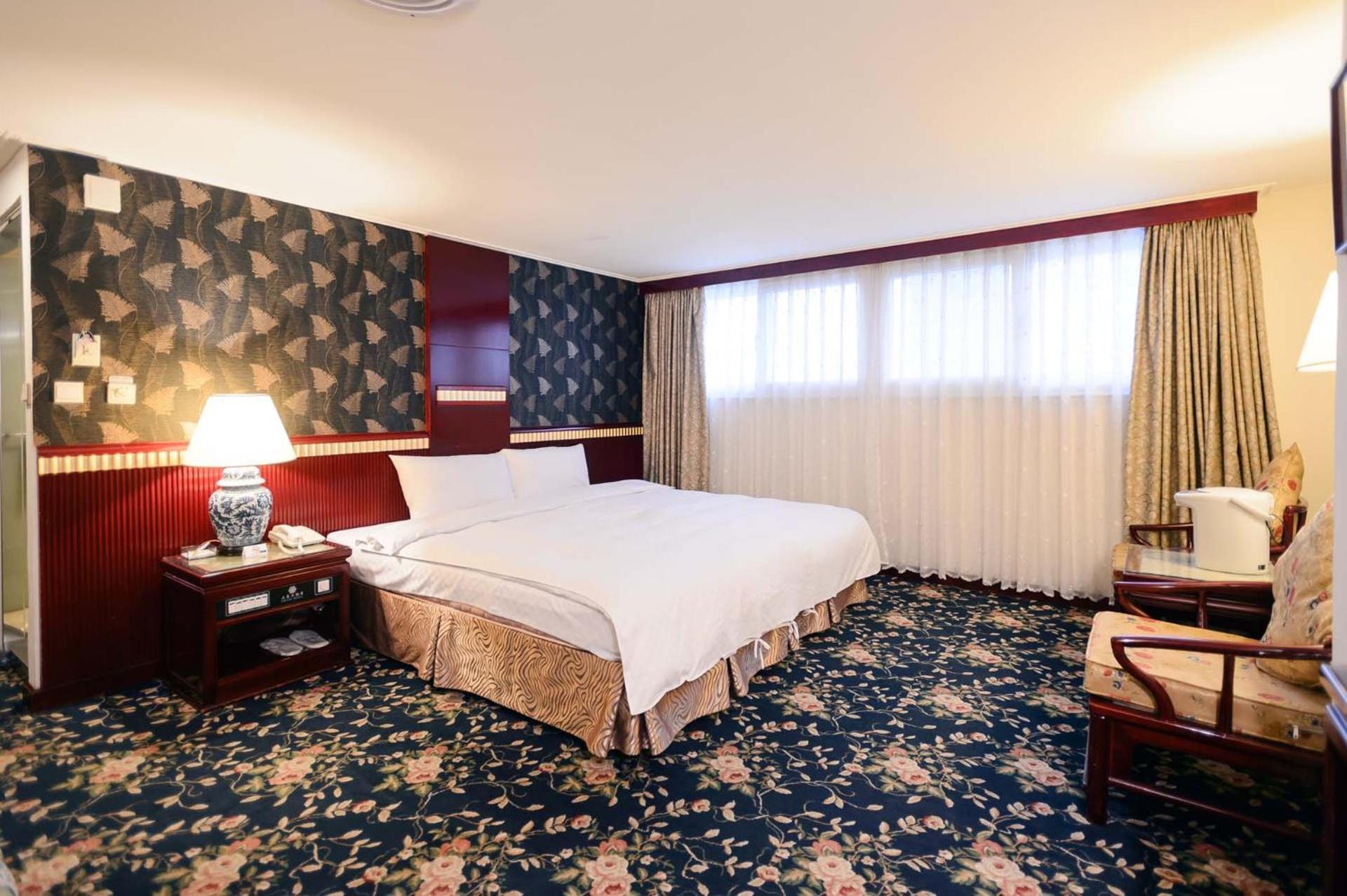 Kiwi Hotel Mrt Wenxin Branch Taichung Luaran gambar