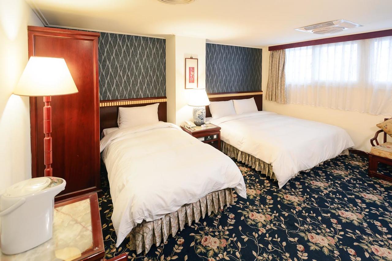 Kiwi Hotel Mrt Wenxin Branch Taichung Luaran gambar