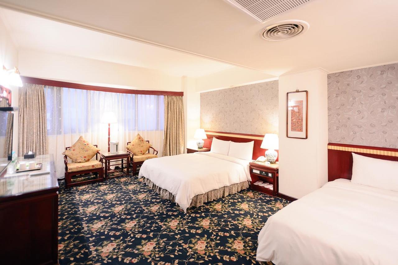 Kiwi Hotel Mrt Wenxin Branch Taichung Luaran gambar
