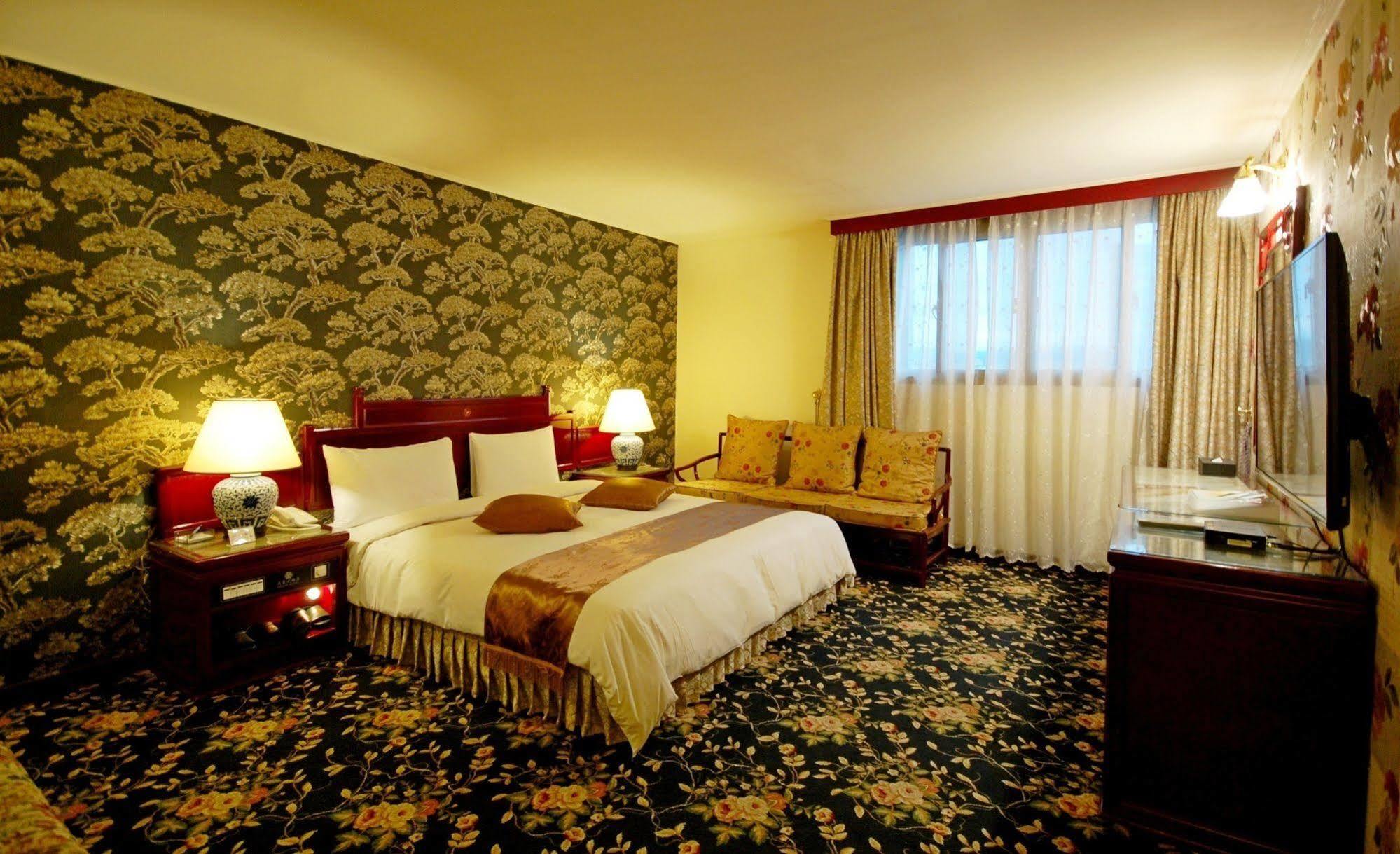 Kiwi Hotel Mrt Wenxin Branch Taichung Luaran gambar