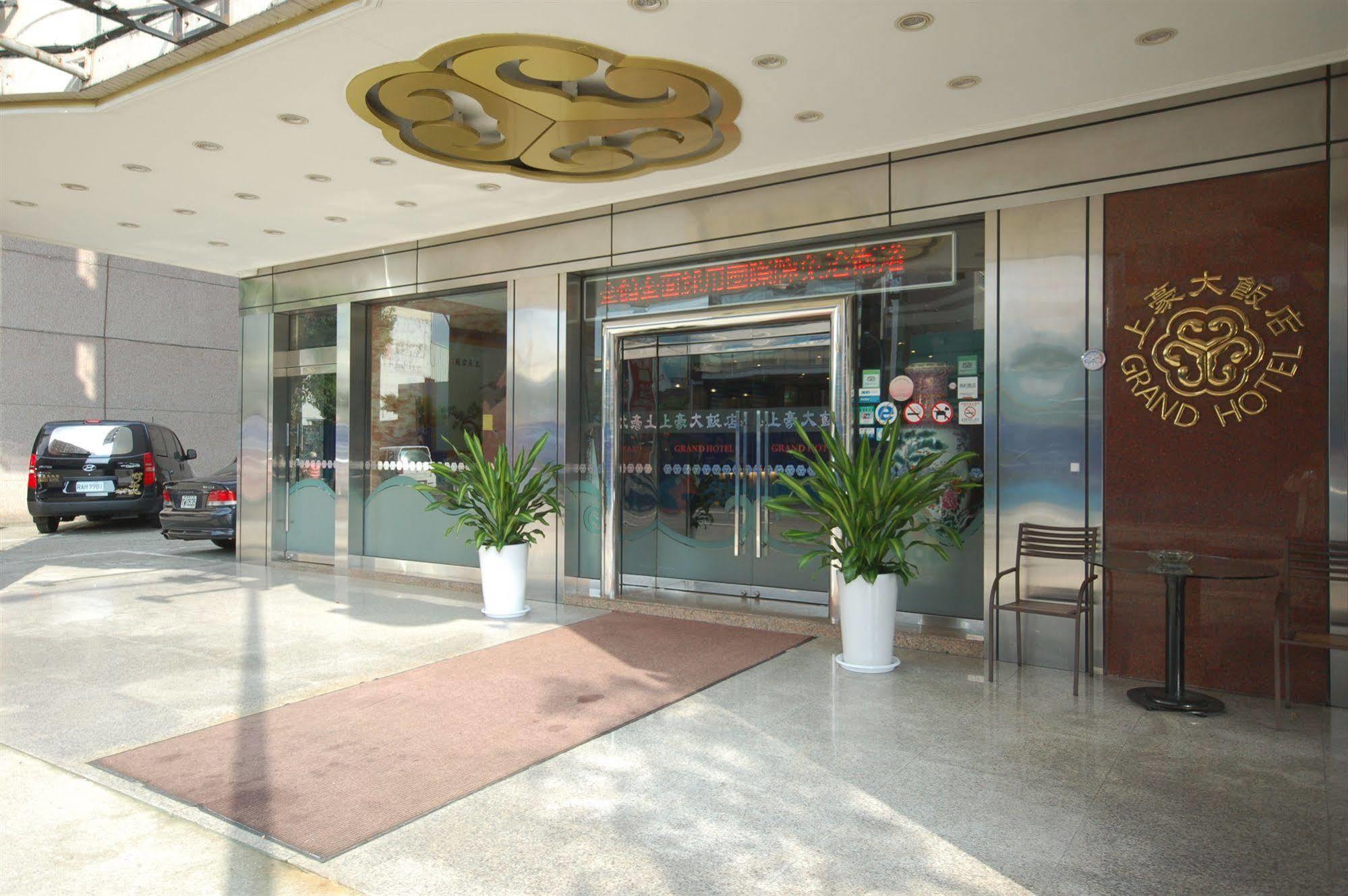 Kiwi Hotel Mrt Wenxin Branch Taichung Luaran gambar